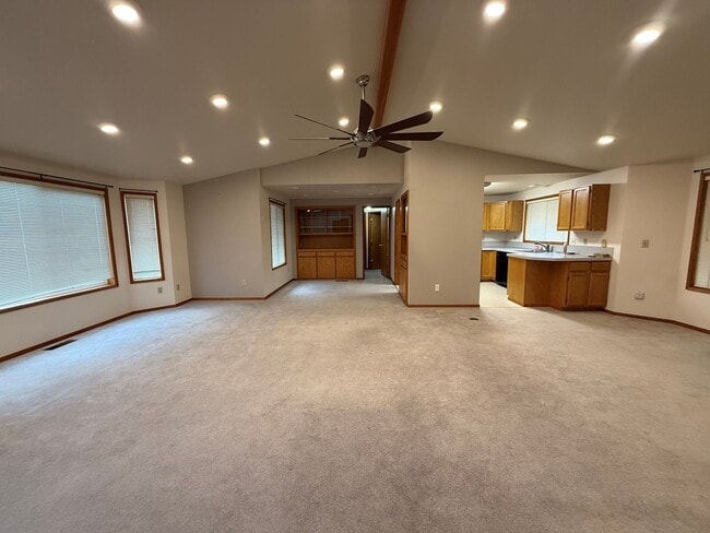 512 Cedar Wood Pl in Wenatchee, WA - Building Photo - Building Photo