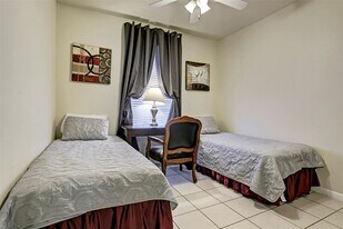 6468 Corporate Dr in Houston, TX - Building Photo