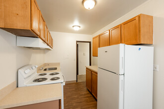 PARK HILL/GREENTREE APARTMENTS in Seattle, WA - Building Photo - Interior Photo