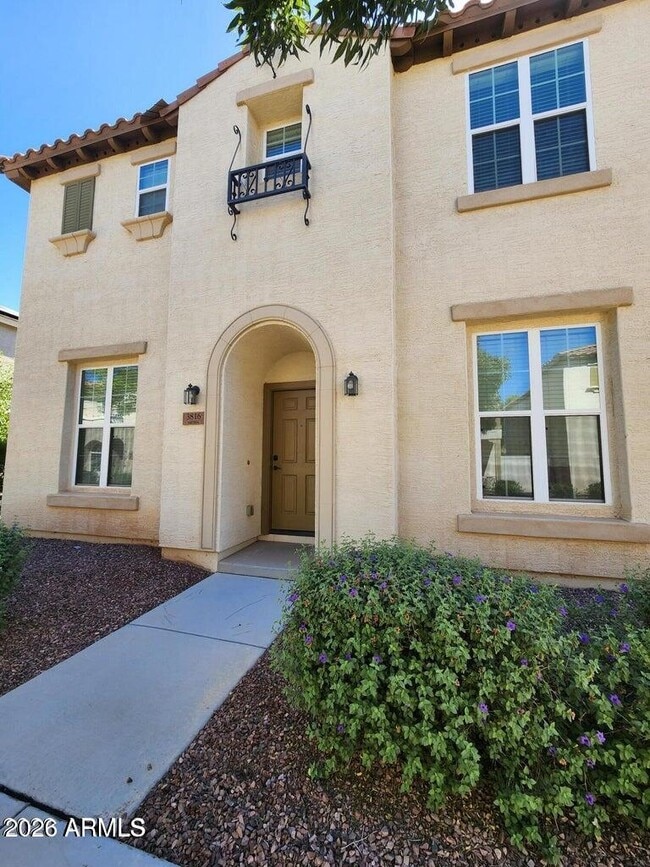 property at 3816 E Leslie Dr