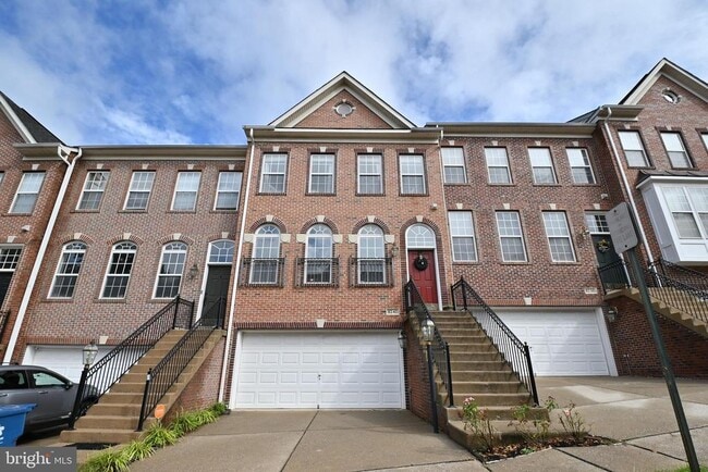 property at 8240 Gunston Commons Way