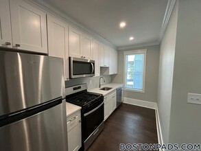 66 Church St-Unit -2 in Waltham, MA - Foto de edificio - Building Photo