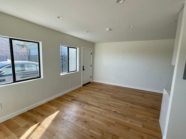 3529 Greenfield Ave in Los Angeles, CA - Foto de edificio - Building Photo