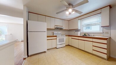 28 Hersom St in Watertown, MA - Foto de edificio - Building Photo