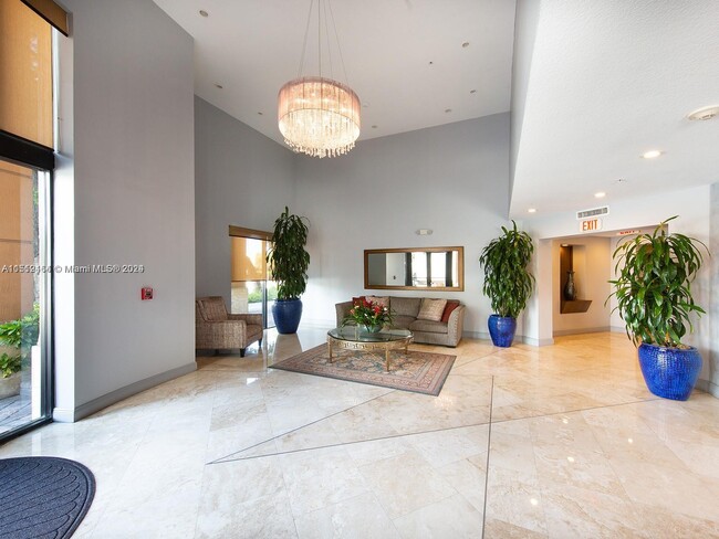 3590 Coral Wy, Unit 509 in Coral Gables, FL - Building Photo - Building Photo