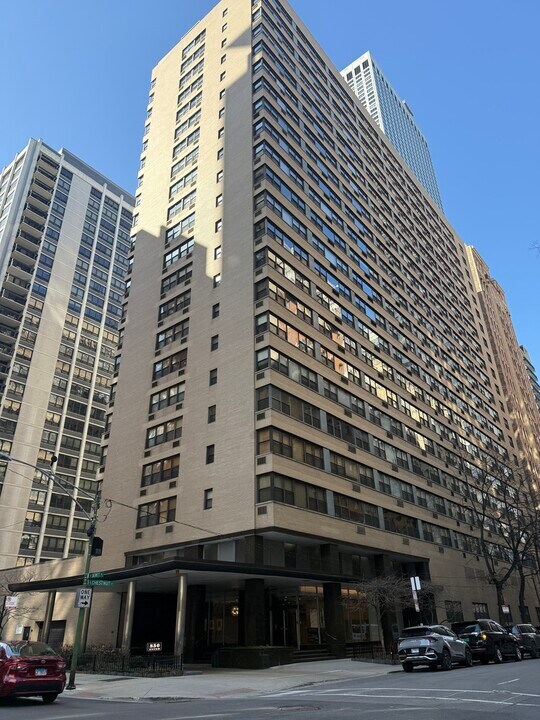 850 N Dewitt Pl in Chicago, IL - Foto de edificio