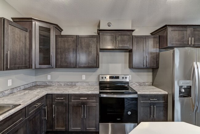 1000 N Hillcrest Pkwy in Altoona, WI - Building Photo - Building Photo