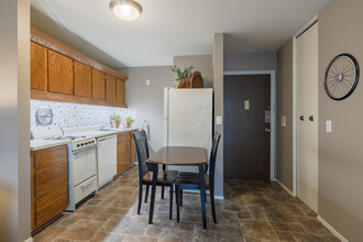 Amber Apartments in Royal Oak, MI - Building Photo - Interior Photo