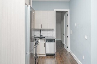 54-38 Arnold Ave, Unit 2R in Queens, NY - Building Photo - Building Photo