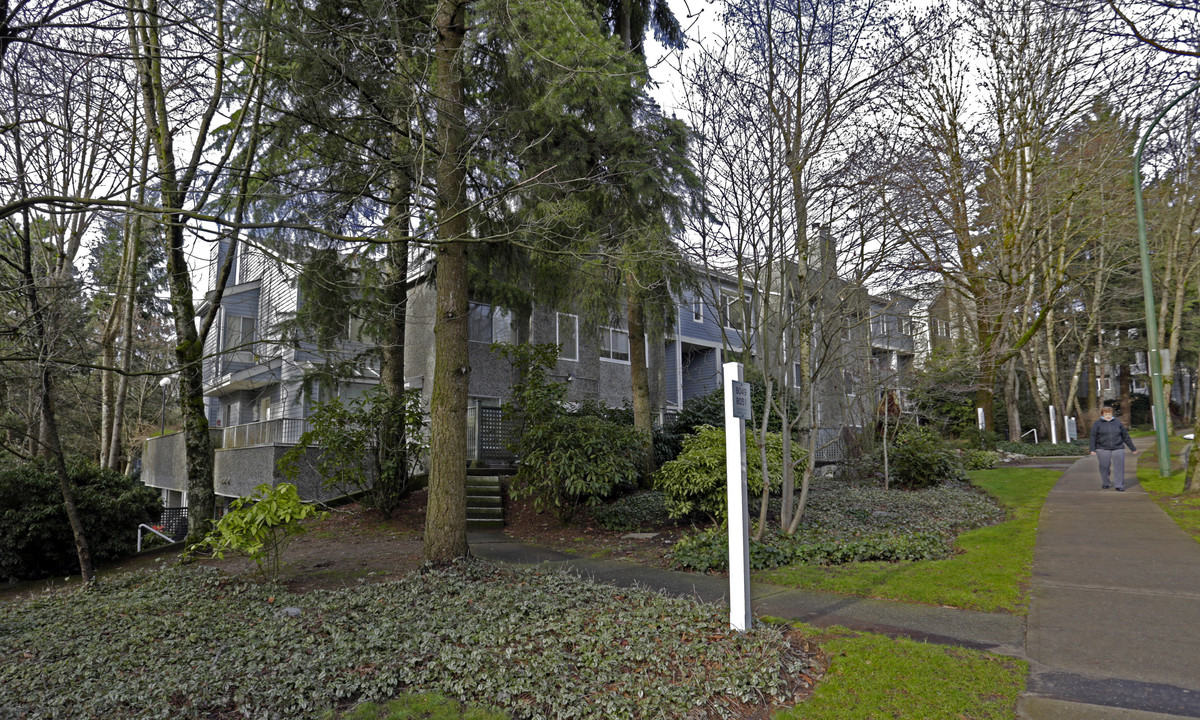 Champlain Ridge On Champlain Crescent in Vancouver, BC - Building Photo