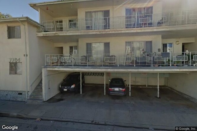 7704 Romaine St, Unit 8 in West Hollywood, CA - Foto de edificio - Building Photo