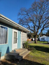 4063 SE 114th Ave in Portland, OR - Building Photo - Building Photo