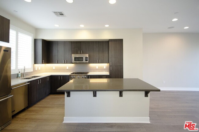 2753 Waverly Dr in Los Angeles, CA - Building Photo - Building Photo