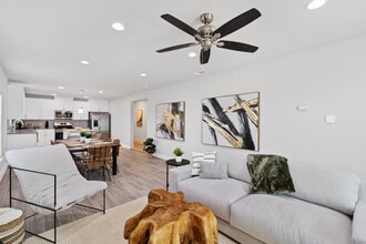 235 W Woodin Blvd, Unit Main in Dallas, TX - Building Photo - Building Photo