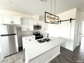 15 N Crown Ln in Pharr, TX - Building Photo - Building Photo