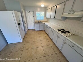 125 Lucas Rd in Merritt Island, FL - Foto de edificio - Building Photo