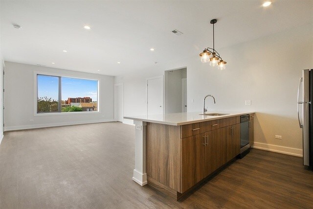 2111 S Halsted St-Unit -301 in Chicago, IL - Building Photo - Building Photo