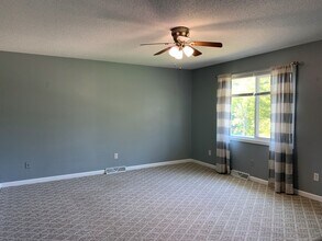 102 Redbud Cir in St. Robert, MO - Building Photo - Building Photo