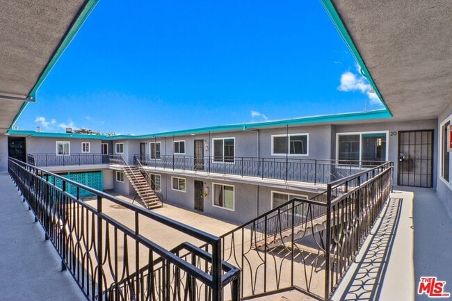 1212 W 107th St in Los Angeles, CA - Building Photo - Building Photo