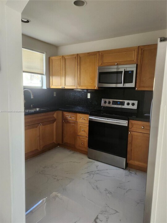 312 NW 114th Ave in Miami, FL - Building Photo