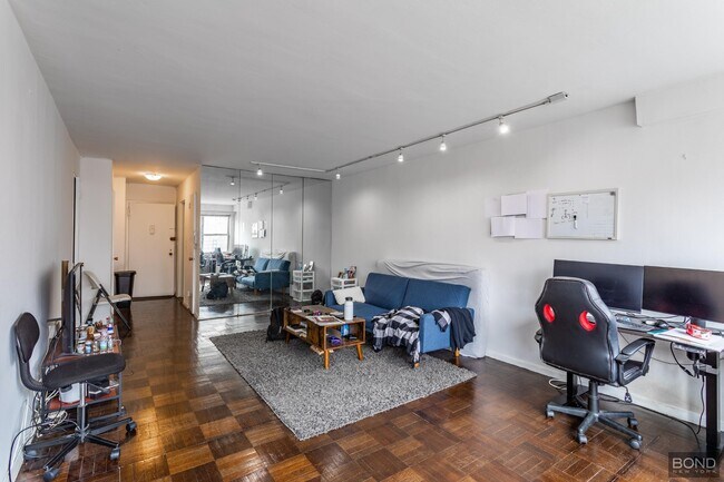 155 E 34th St in New York, NY - Foto de edificio - Building Photo