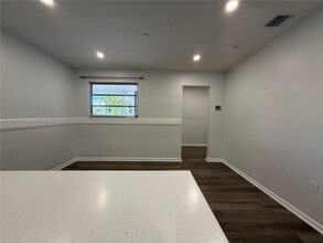 8042 SW 89th St in Miami, FL - Building Photo - Building Photo