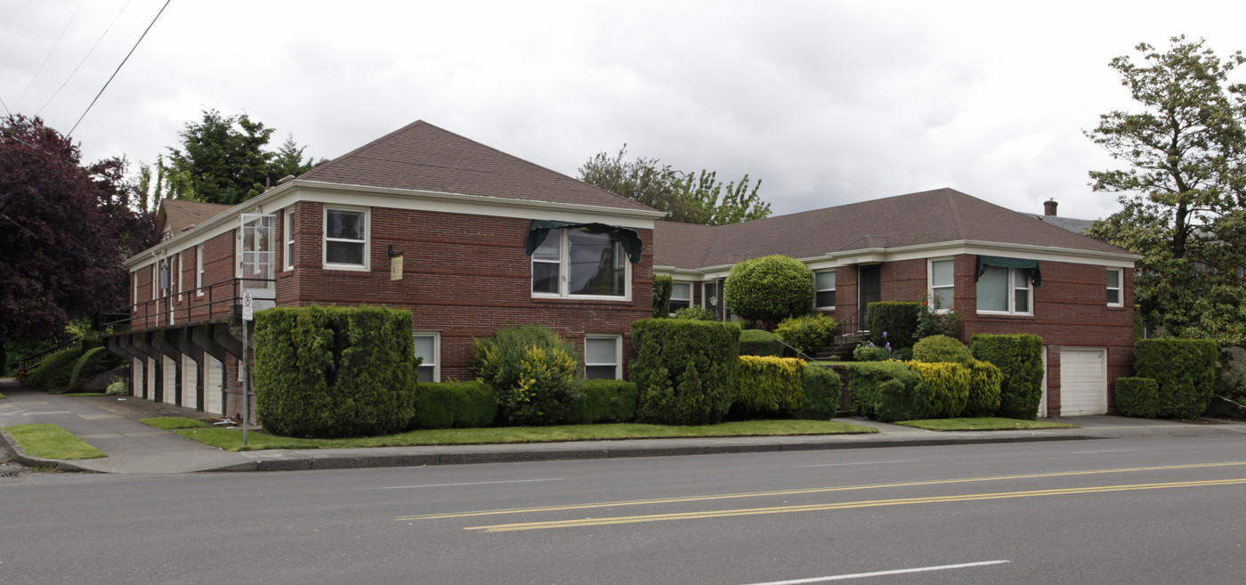 Ashley Court in Portland, OR - Building Photo