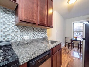 2907 N Mildred Ave, Unit 2cc in Chicago, IL - Foto de edificio - Building Photo