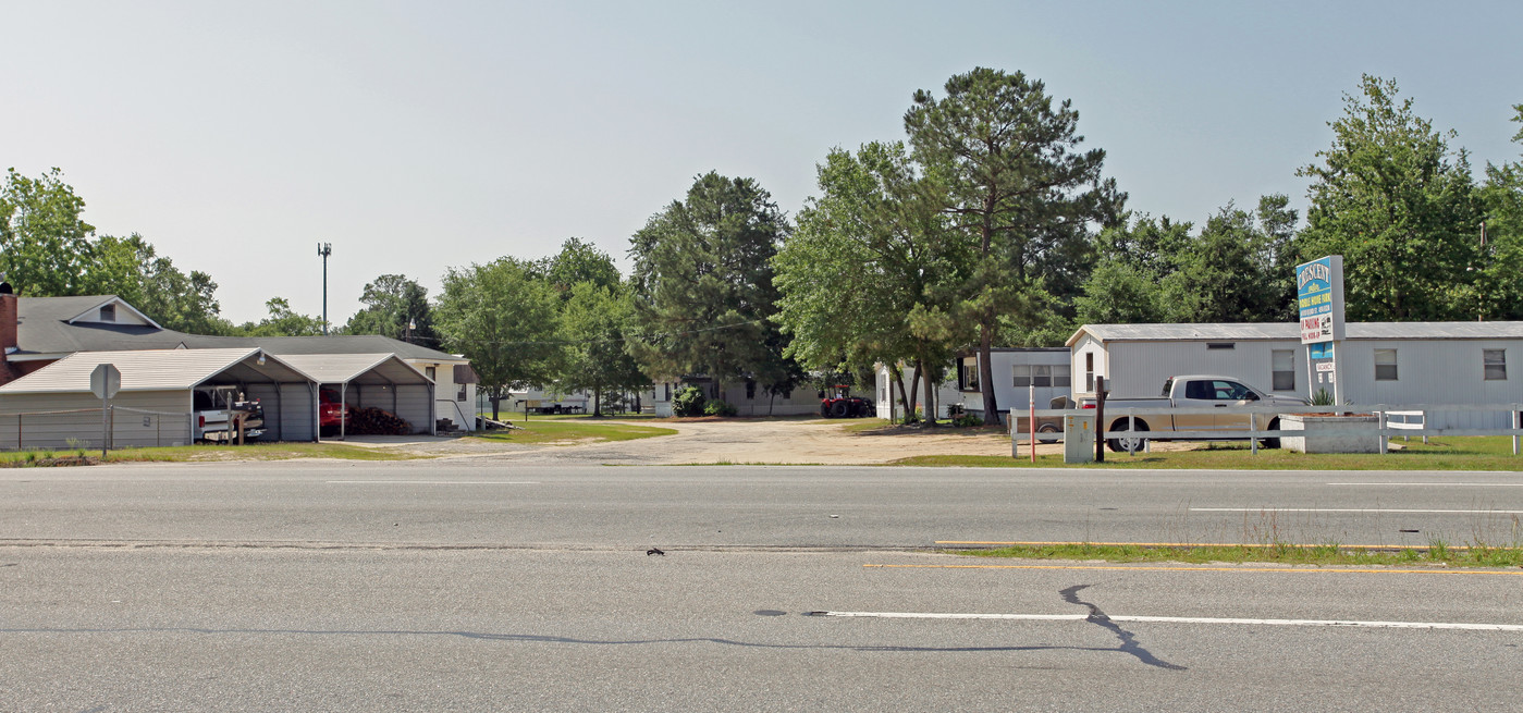 Crescent Mobile Home Park in Shaw AFB, SC - Building Photo