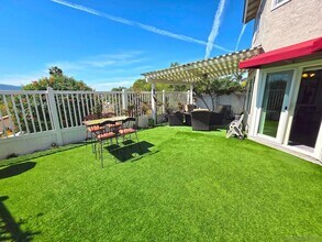 341 Rolling Hills Ln in San Marcos, CA - Building Photo - Building Photo