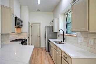 2214 Big Hollow Dr in Austin, TX - Building Photo - Building Photo