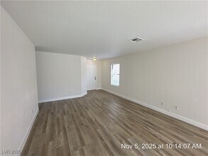 6543 Blooming Sun Ct in Las Vegas, NV - Building Photo - Building Photo