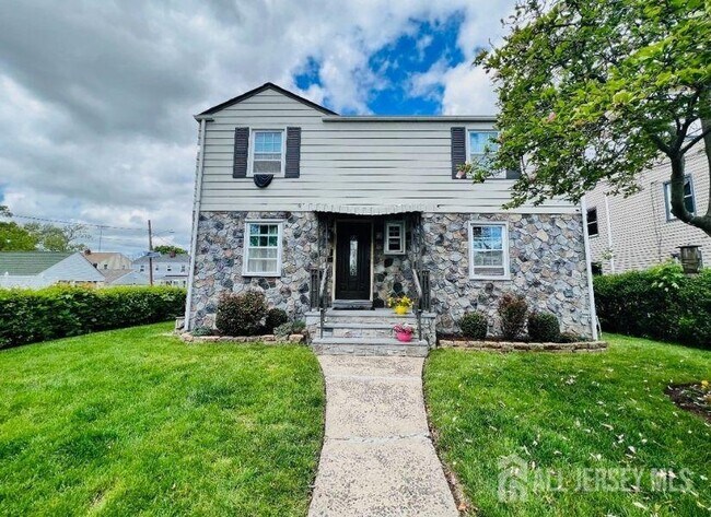 354 Paderewski Ave in Perth Amboy, NJ - Building Photo - Building Photo
