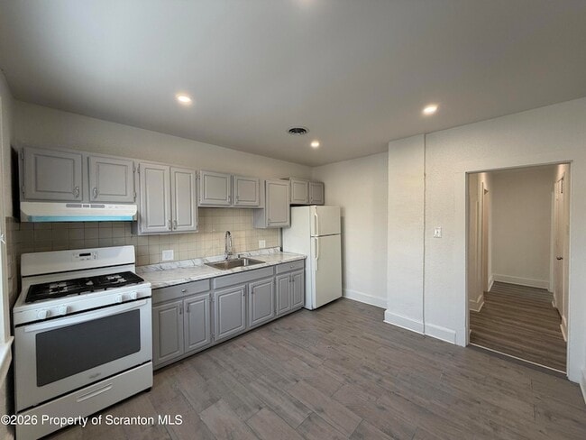 101 Clarkson Ave, Unit 2 in Jessup, PA - Building Photo - Building Photo