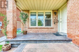 220 Kingsbridge Garden Cir in Mississauga, ON - Building Photo - Building Photo