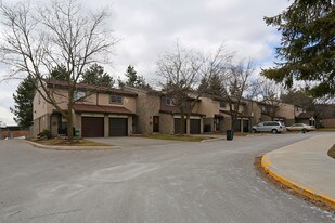 1051-1131 Sandhurst Cir in Toronto, ON - Building Photo