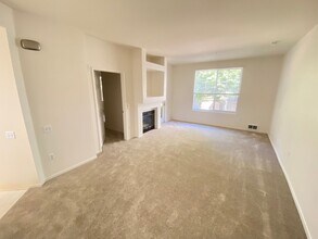 240 Caldecott Ln in Oakland, CA - Building Photo - Building Photo