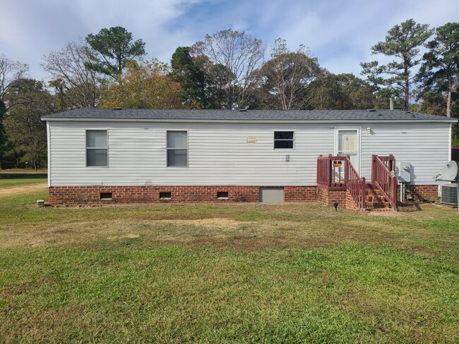 460 Dowdy Rd in Roseboro, NC - Foto de edificio - Building Photo