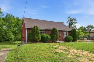 905 W Eastland Ave in Nashville, TN - Building Photo