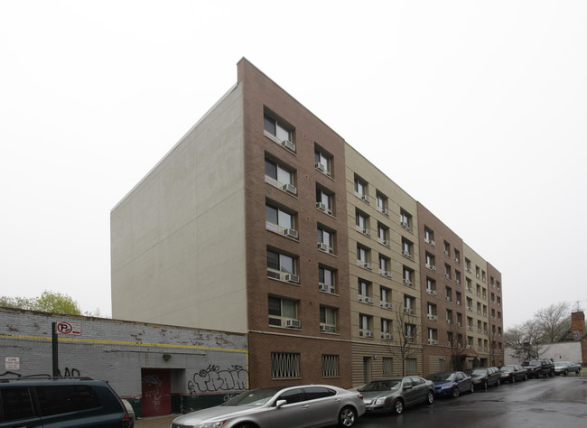 The Andrew in Rego Park, NY - Foto de edificio - Building Photo