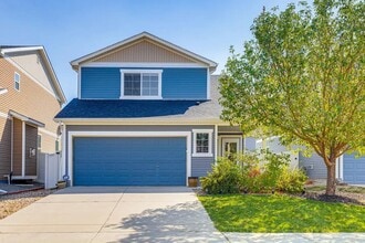 5546 Lisbon St in Denver, CO - Foto de edificio - Building Photo