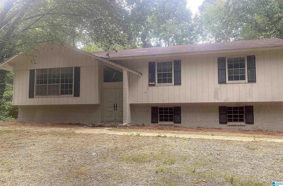2427 Palomino Ln in Birmingham, AL - Building Photo