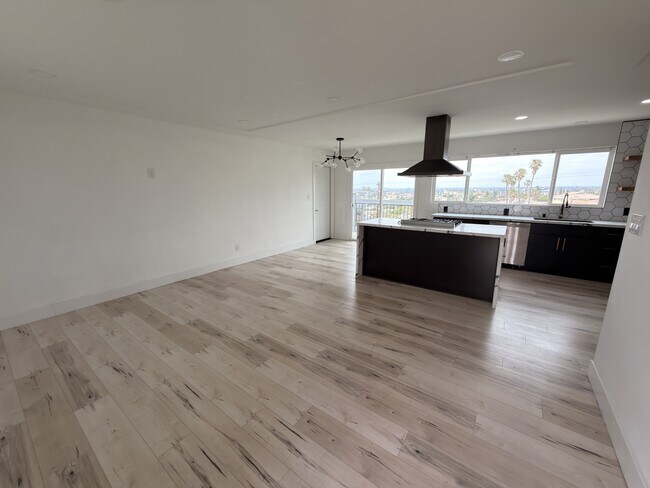 5536 Encina Dr in San Diego, CA - Building Photo - Building Photo