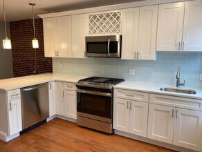 35 Chelsea St, Unit 3 in Boston, MA - Foto de edificio - Building Photo