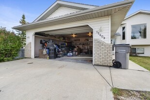 12609 Crystal Lake Dr in Grande Prairie, AB - Building Photo