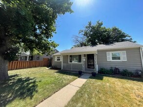 1335 Dallas St in Aurora, CO - Building Photo - Building Photo