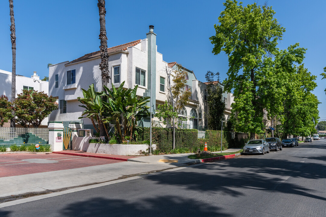 Chandler Park Village in Sherman Oaks, CA - Foto de edificio