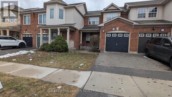 676 Hamilton Crescent in Milton, ON - Building Photo