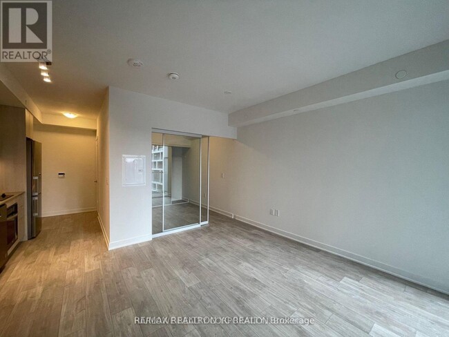 135-135 Lower Sherbourne St in Toronto, ON - Building Photo - Building Photo