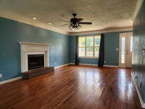 1680 Barrywood Cir E in Clarksville, TN - Building Photo - Building Photo